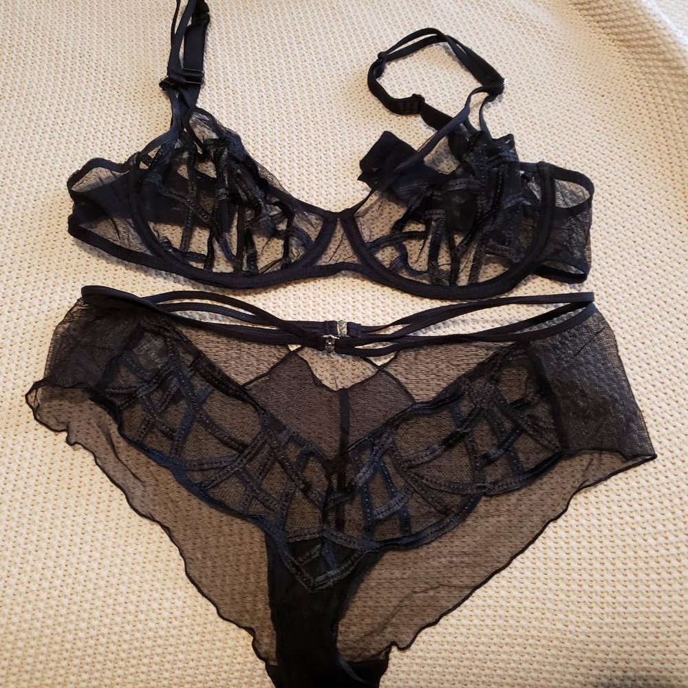 strappy and mesh bra and panty set Implicite 42D